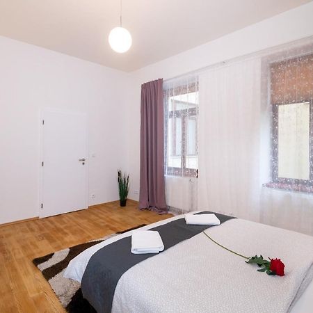 Luxury Apartment In The Center Of Prag Exterior foto