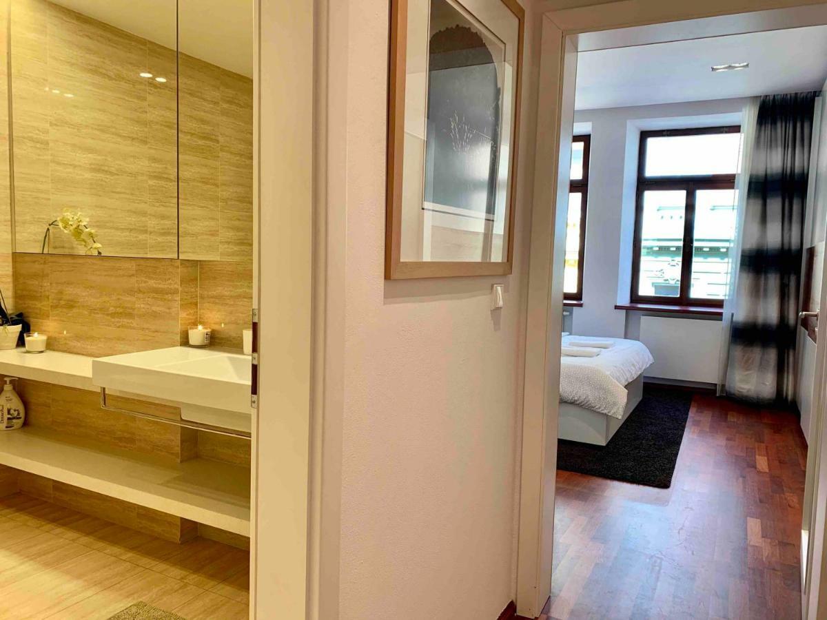 Luxury Apartment In The Center Of Prag Exterior foto