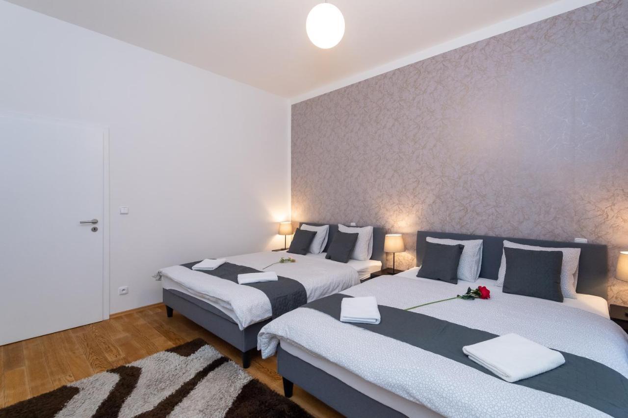 Luxury Apartment In The Center Of Prag Exterior foto