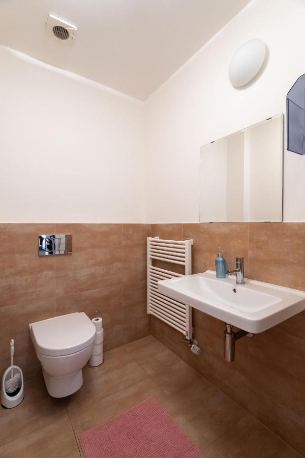 Luxury Apartment In The Center Of Prag Exterior foto